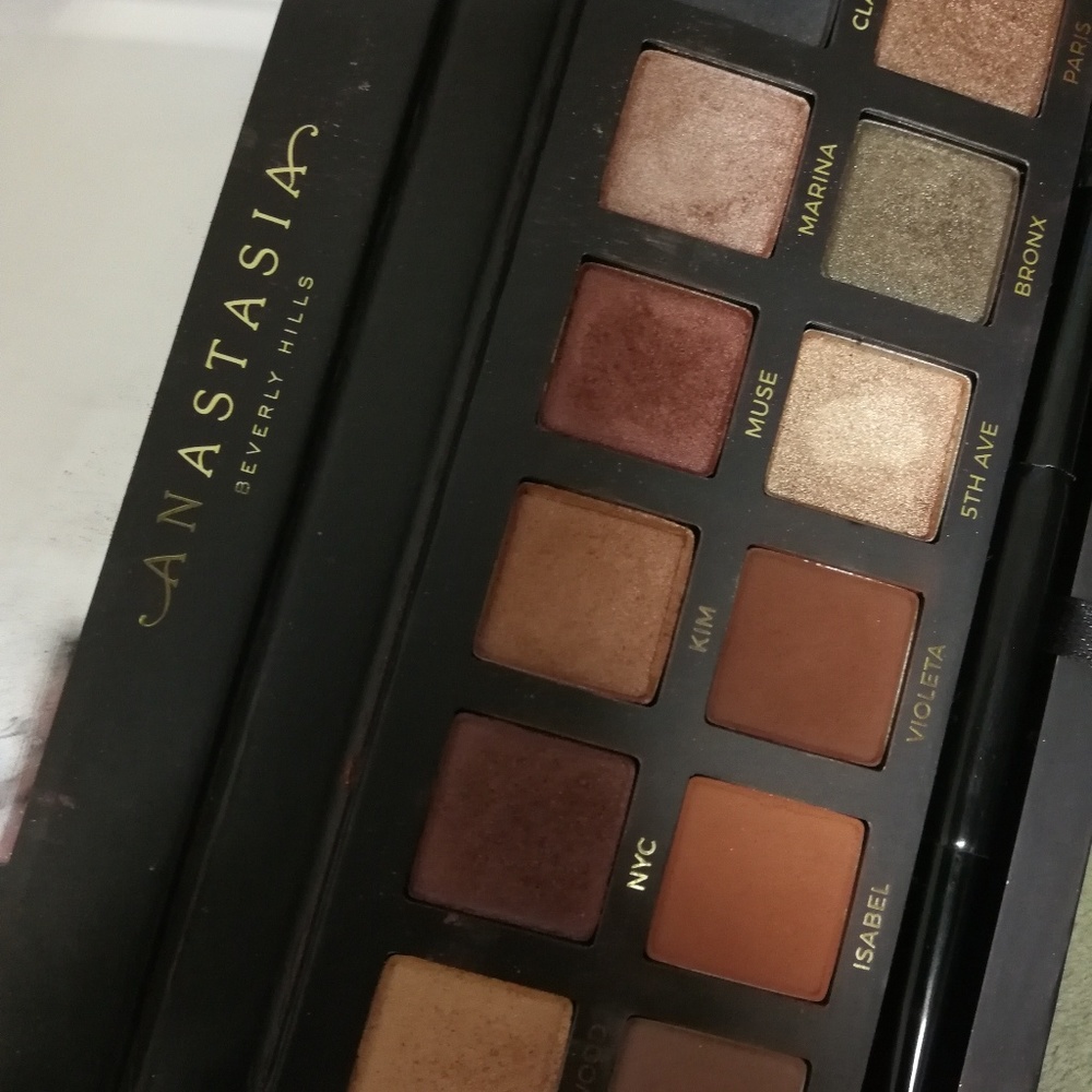 EyeShadow - Picture 3 of 6